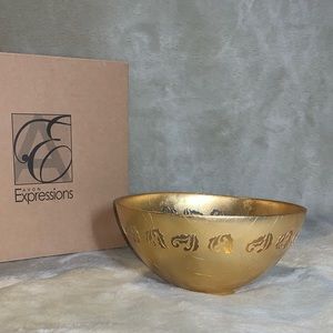 New in box Elegant Gold 7” Gold Leaf Bowl